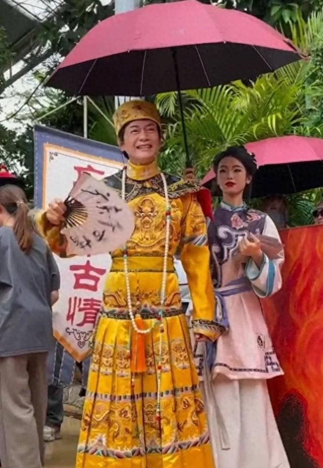 从荣升老爷到丧母之痛，TVB御用皇帝街头散心为何无人认出？