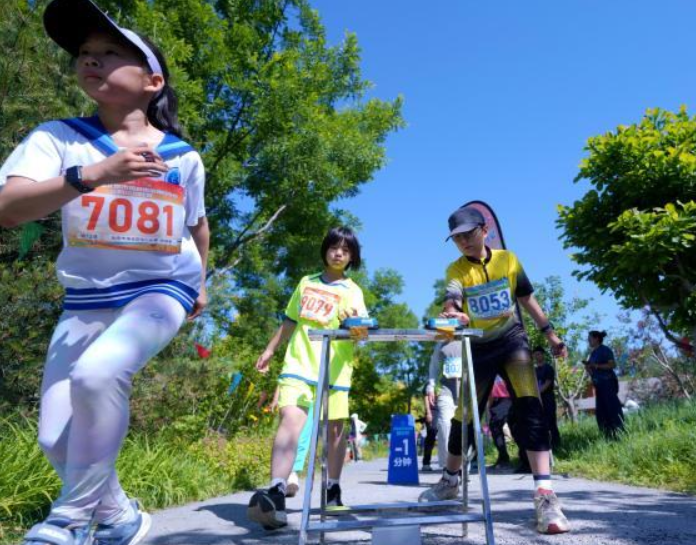 2026年北京市体育传统项目学校定向运动比赛举行：935名中小学运动员同场竞技