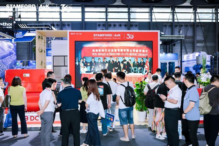 康明斯亮相2026上海动力展：发布6款新品，覆盖甲醇发动机、数字AVR及数据中心发电机