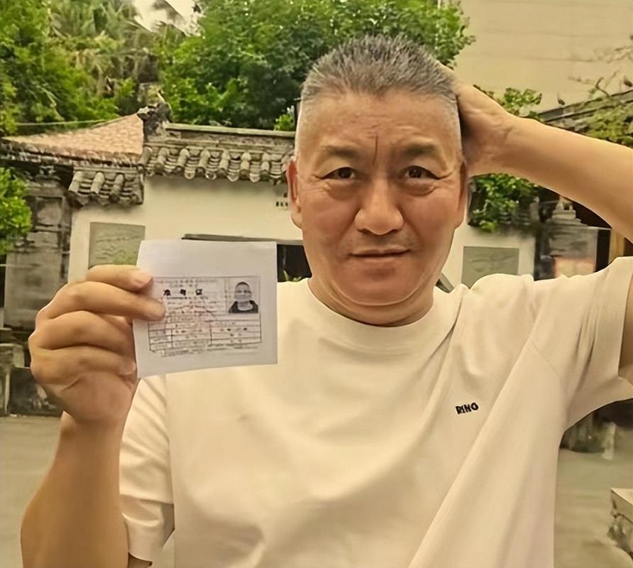 高考30次仍落榜："不甘心"如何成为人生陷阱