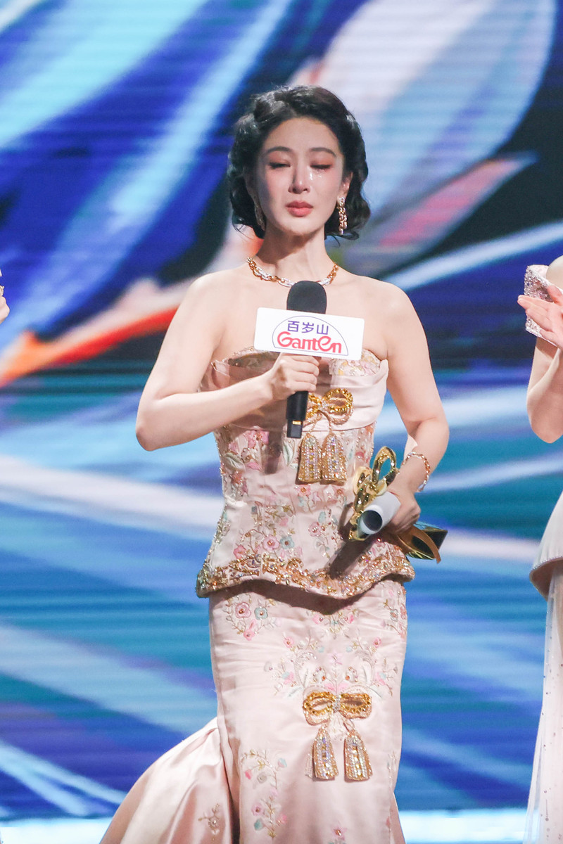 于和伟杨紫白玉兰封帝封后：爱奇艺如何成就演员"破茧时刻"  