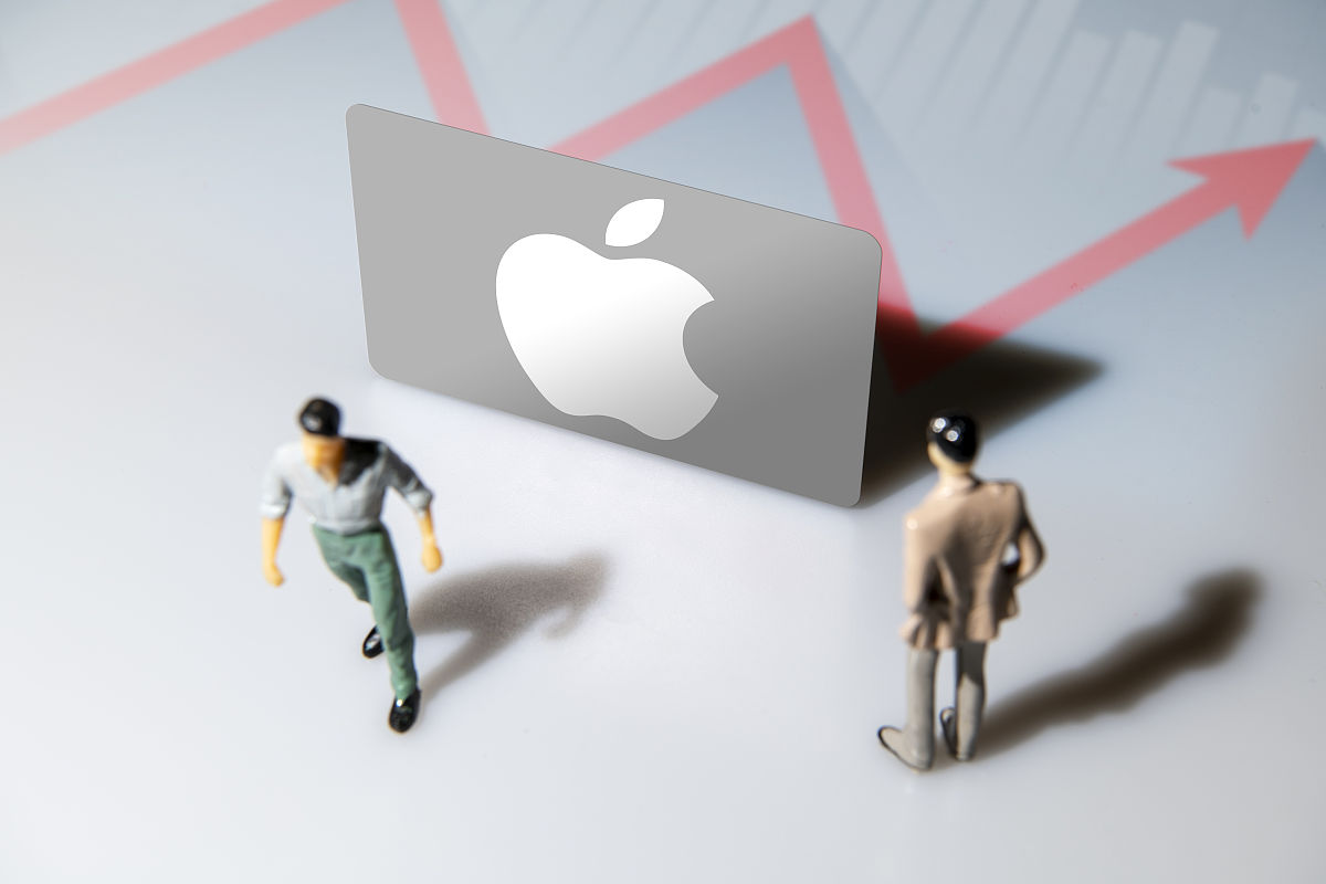iPhone涨价恐慌引发抢购潮，芯片危机下的消费众生相  