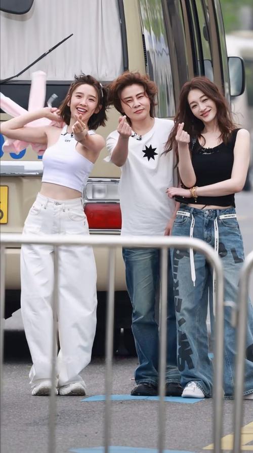 唐艺昕李小冉王濛：卡点520“顶峰见”，内娱真友谊何以动人？