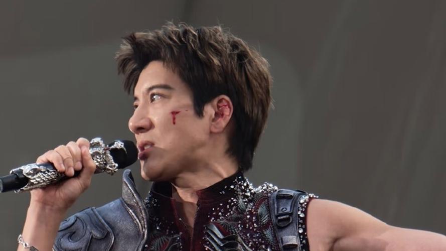 王力宏演唱会意外摔倒 是真敬业还是安全漏洞下的被迫坚持？